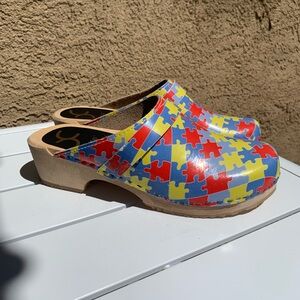 Cape Clogs leather clogs puzzle autism pattern, size 9.5–10 ( European 41)